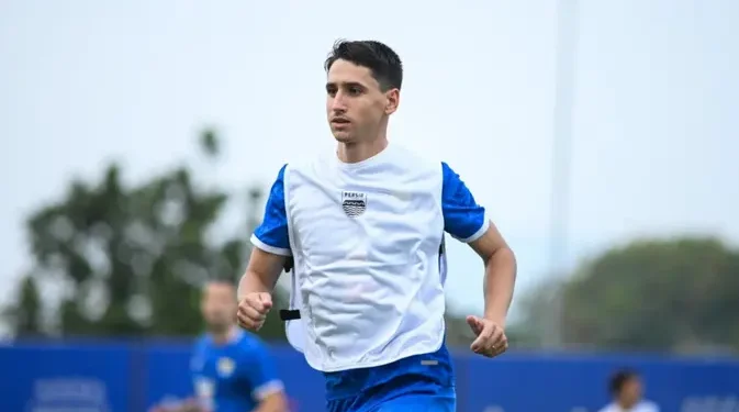 Persib Bandung melawan Cong Viettel