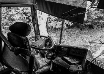 Tank Hajar Motor dan Gerobak Las di Palmerah, 1 Orang Tewas