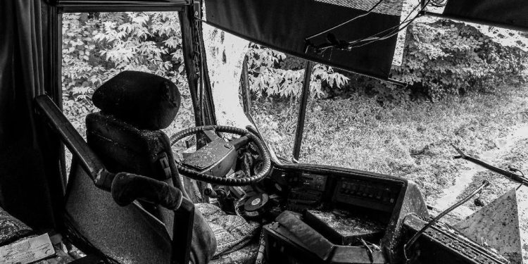 Tank Hajar Motor dan Gerobak Las di Palmerah, 1 Orang Tewas