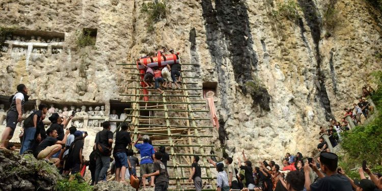 Karhutla Toraja Utara, Ratusan Peti Jenazah di Makam Tradisional Terbakar