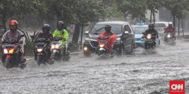 Jalan Mayor Oking Cibinong Terendam Banjir Banyak Motor Terendap dan Mogok