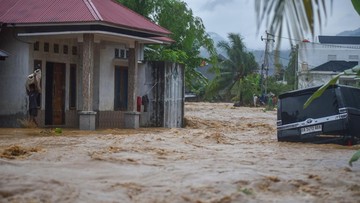 Hujan Deras Mengguyur, Padang Terendam Banjir Bandang