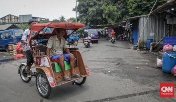 Foto Momen Becak Listrik Beroperasi di Depok