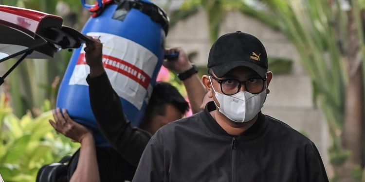 Bupati Klaten Simpan Rp934 Juta Hasil Korupsi dalam Tong