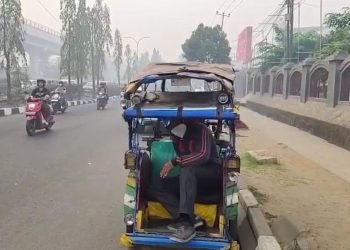 Asap Kebakaran Hutan Tutupi Jembatan Ampera, Penarik Becak Dalam Kesedihan