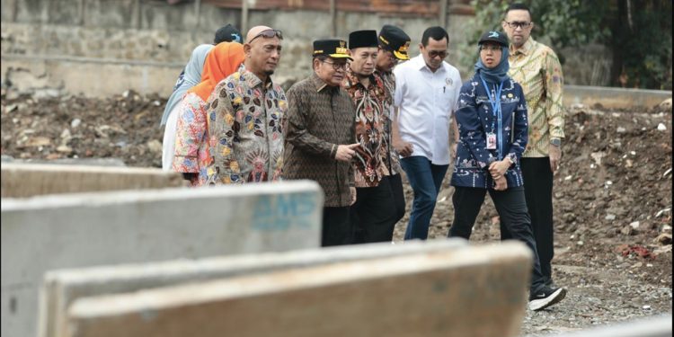 Normalisasi Kali Mampang Pramono Pastikan DKI Siap Hadapi Musim Hujan