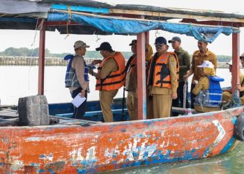 Taj Yasin Tinjau Pembangunan Tanggul Pantai dan Pemulihan Tambak di Demak