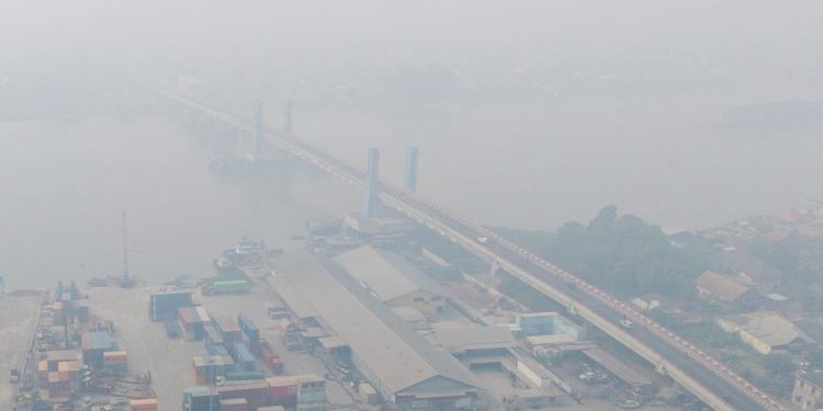 Sesak Bernapas di Palembang karena Kualitas Udara Sangat Berbahaya