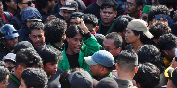 Ajudan Gubernur Kaltim Minta Maaf Setelah Terlibat Insiden dengan Mahasiswa Saat Demo