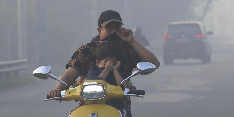 Kabut Asap Kiriman dari Kalimantan dan Sumatera Menyelimuti Aceh