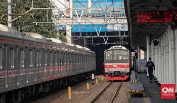 KRL Tabrak Mobil Dekat Stasiun Jatake, Perjalanan Terganggu